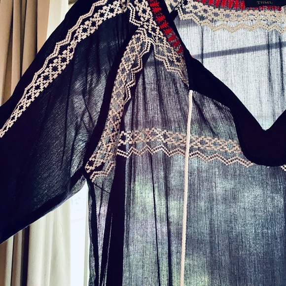 Embroidered blouse - Picture 4 of 8